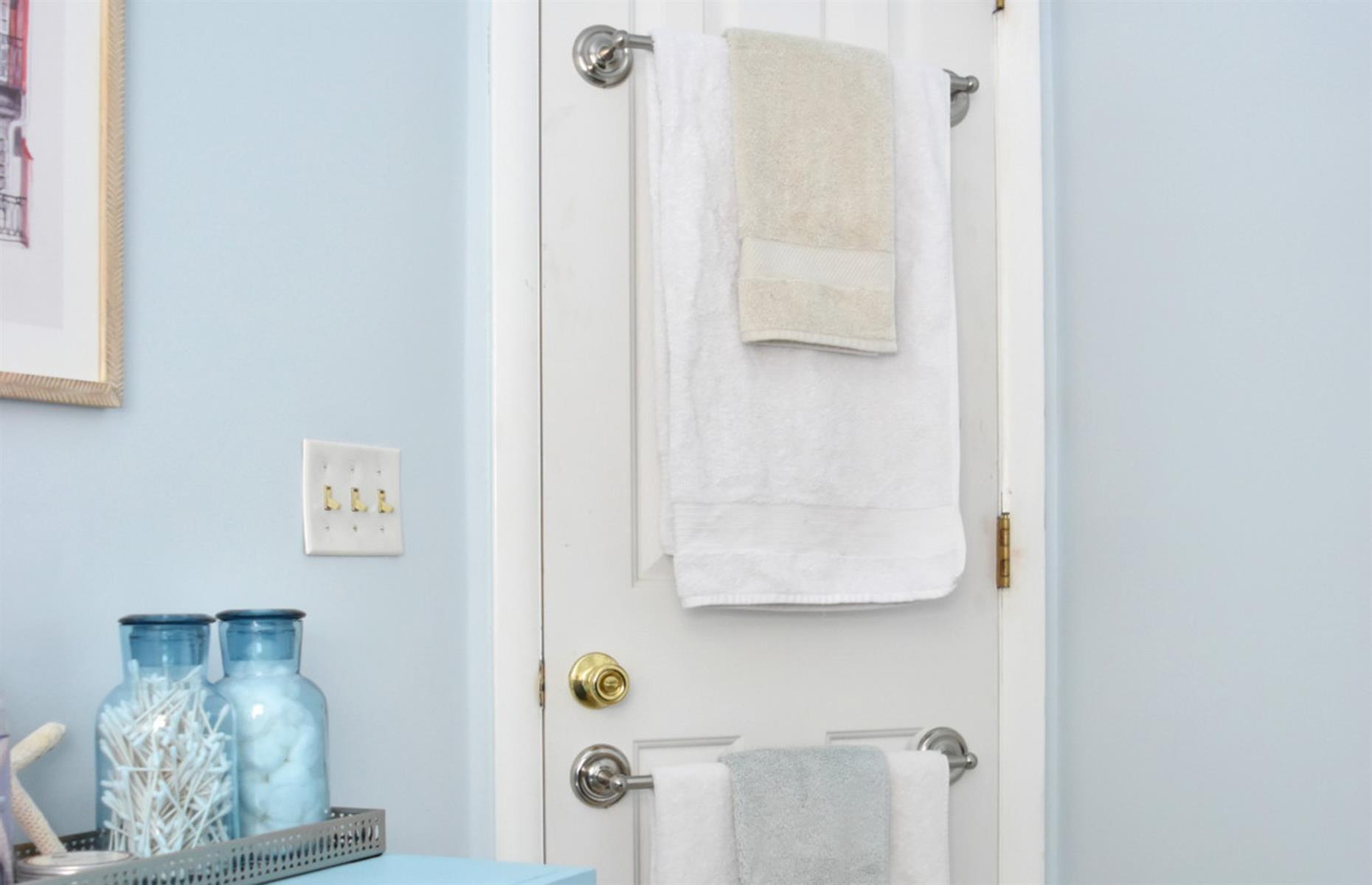 Keep towels tidy and dry 